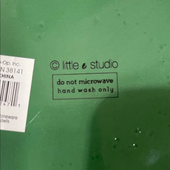 Creative Co-op Little Studio Holiday Serving/Mixing Bowl - Picture 3 of 10